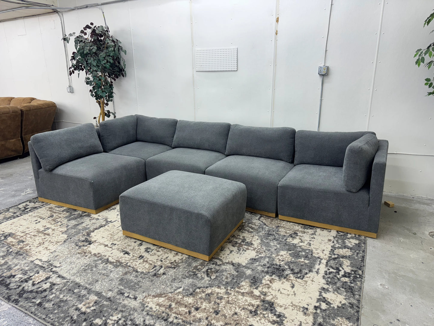 Henredon Murphy Fabric Modular Sectional with Ottoman