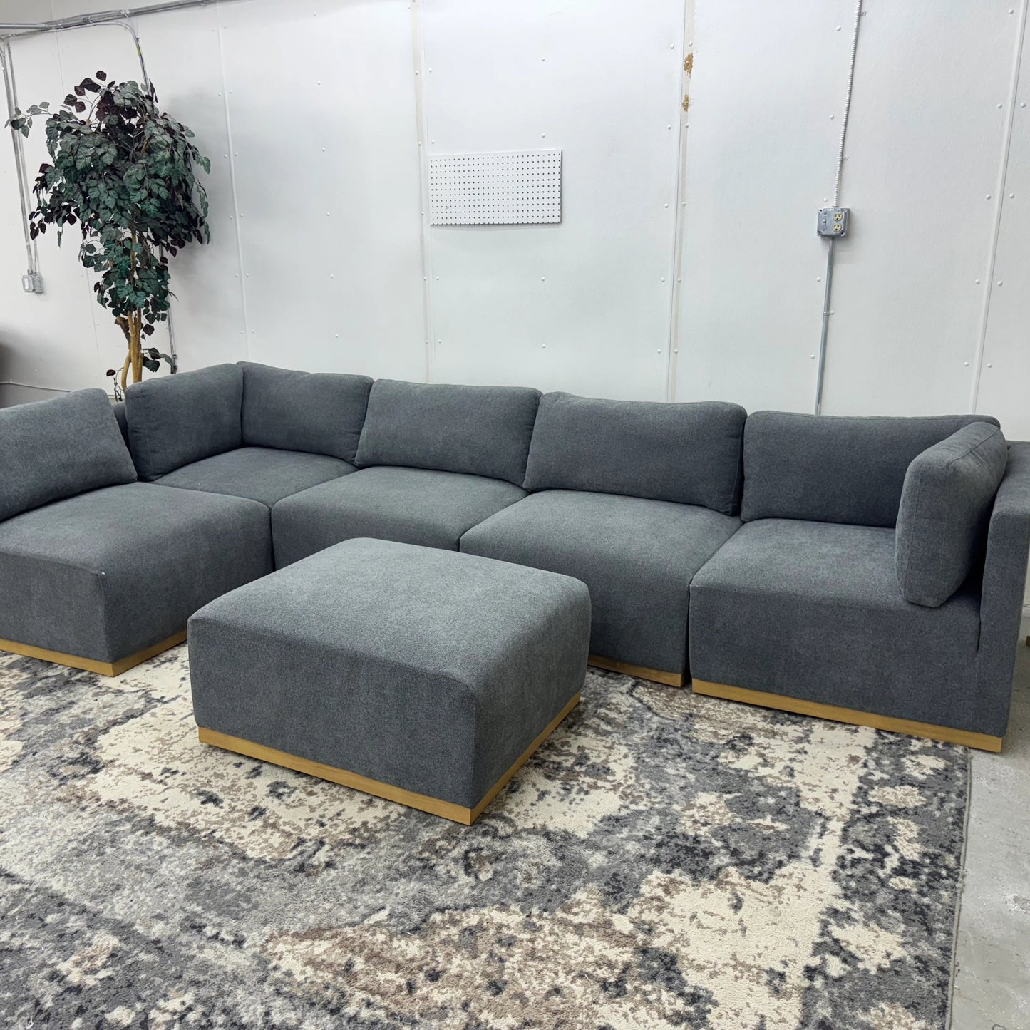 Henredon Murphy Fabric Modular Sectional with Ottoman