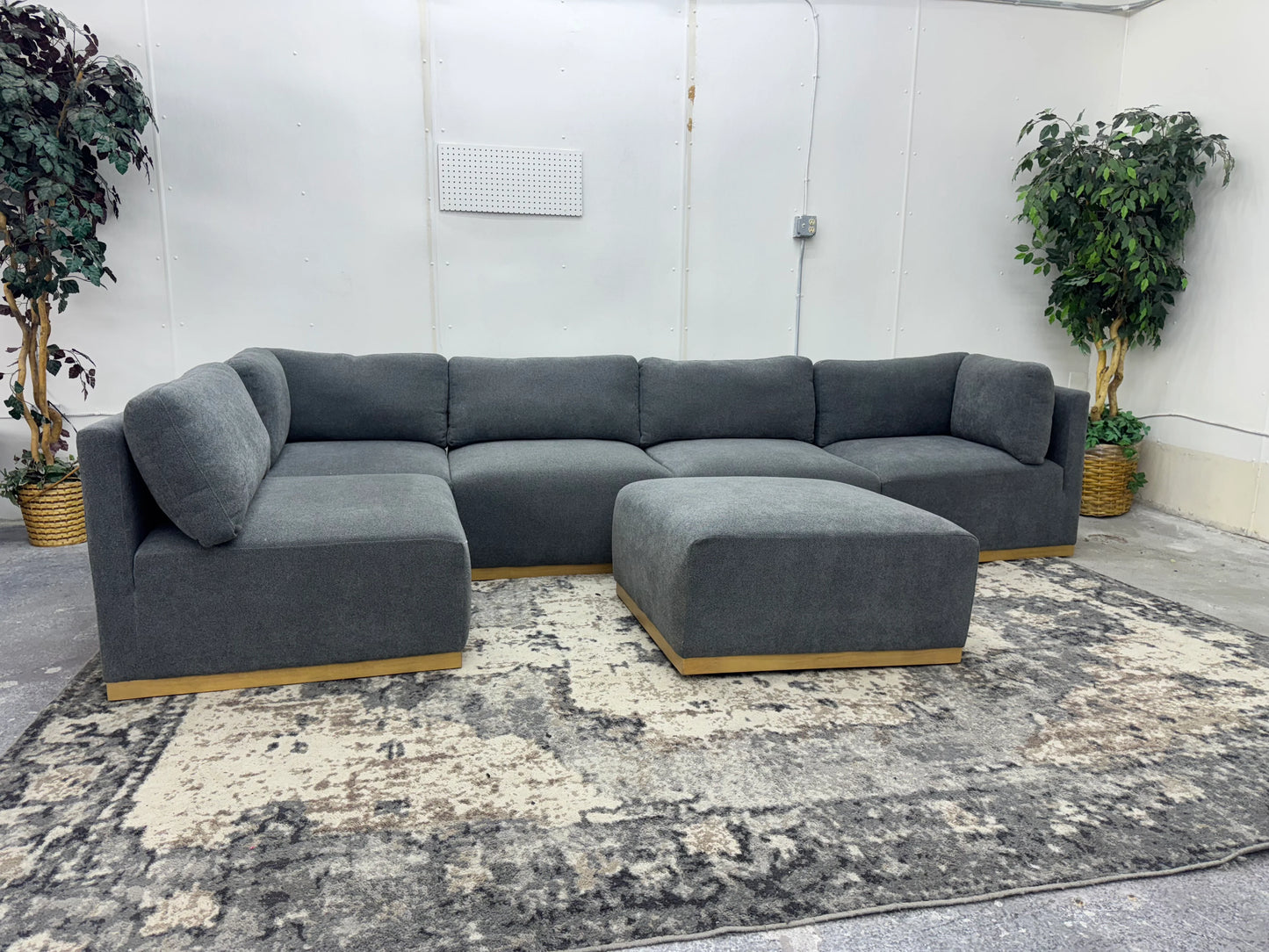 Henredon Murphy Fabric Modular Sectional with Ottoman